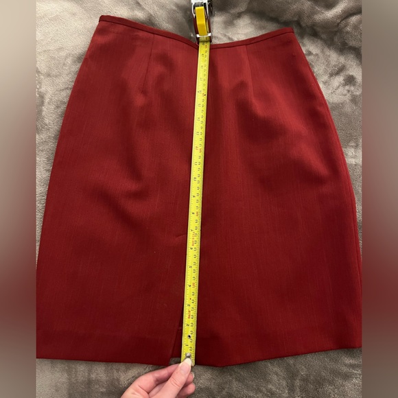 Vintage Tristan & Iseut red short skirt - Picture 5 of 7